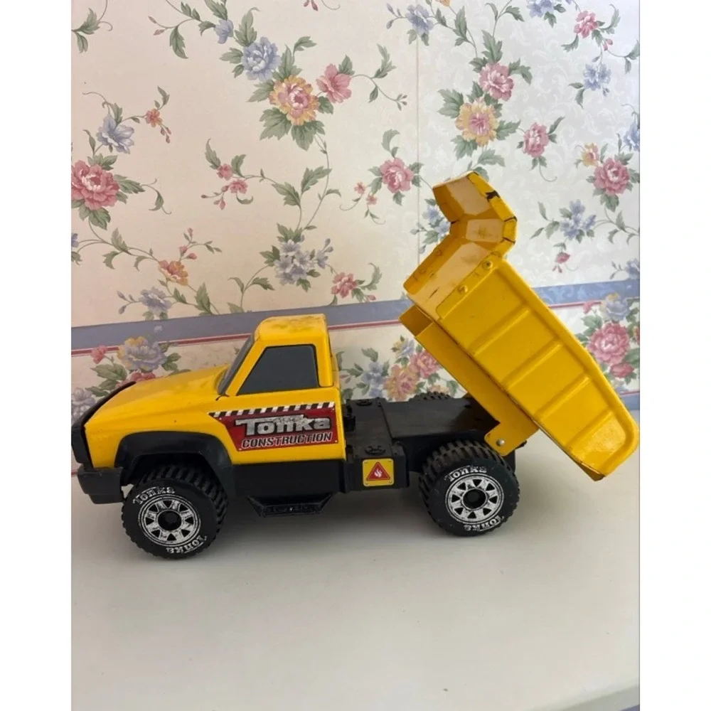 Vintage Tonka Construction Yellow Dump Truck Pressed Steel Toy 13.5 Inch